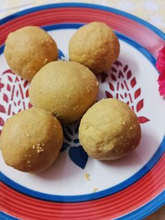 बेसन के लड्डू रेसिपी मुख्य फोटो