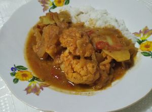 Una foto de Estofado proteico de coliflor -vegano- 🍛💪