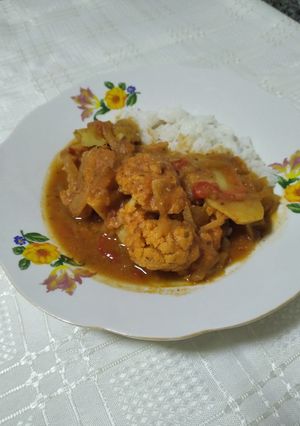 Una foto de Estofado proteico de coliflor -vegano- 🍛💪