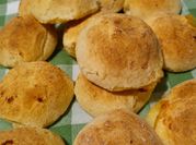 Una foto de pan de queso con mandioca