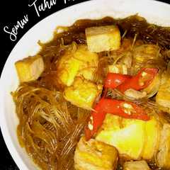 A picture of Semur Tahu Telur.