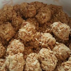 A picture of Peanut Butter Balls.