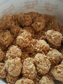 A picture of Peanut Butter Balls.