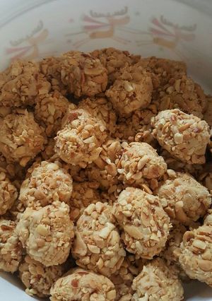 A picture of Peanut Butter Balls.