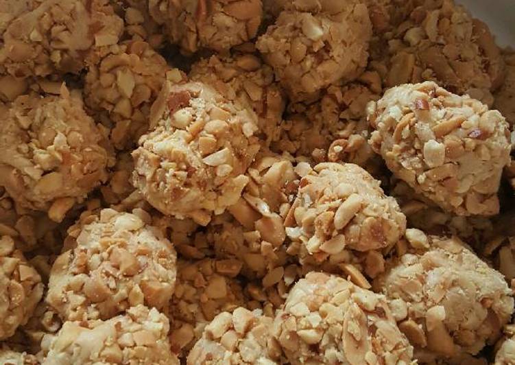 Steps to Make Homemade Peanut Butter Balls