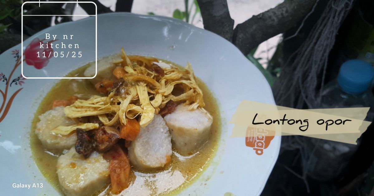 Lontong opor ayam