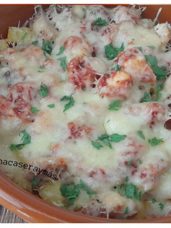 Una foto de Pollo con tomate gratinado
