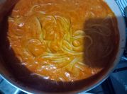 Una foto de spaghetti con crema chipotle