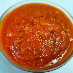 A picture of Garlic Chutney.