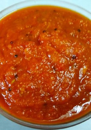 A picture of Garlic Chutney.