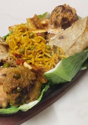 જૈન મેગી સિઝલર (Jain Maggi Sizzler Recipe In Gujarati) રેસીપી મુખ્ય ફોટો