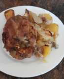 Codillo asado, con papas y cebolla