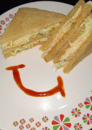 A picture of Curd vegetable sandwich (healthy).