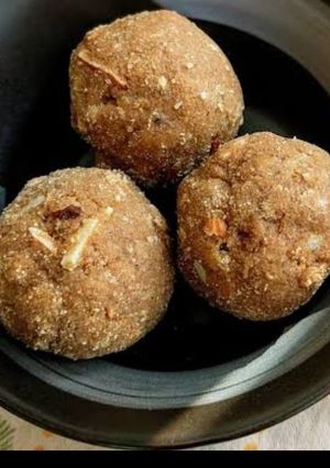 आटे के लड्डू (Aate k ladoo recipe in Hindi) रेसिपी मुख्य फोटो