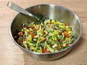 Una foto de ensalada de sardina