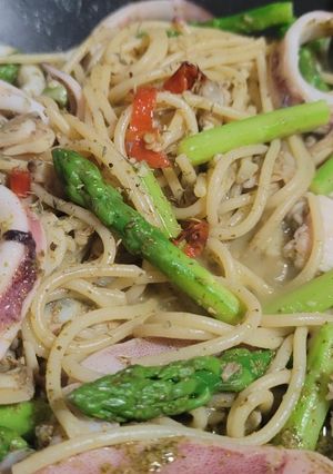 普羅旺斯青醬海鮮蘆筍義大利麵 的食譜成品照片
