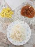 Albóndigas en salsa de tomate y cebolla