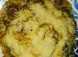 Una foto de Fusilli con lomo fino, suiza, champiñones en crema blanca