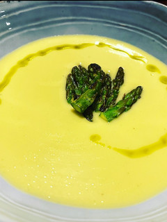 Una foto de Crema de espárragos trigueros sin lactosa