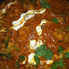 A picture of Creamy butter chicken.