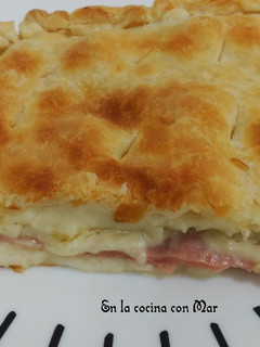 Una foto de Empanada de Jamón York, queso Havarti y Bechamel