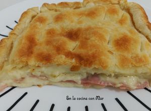 Una foto de Empanada de Jamón York, queso Havarti y Bechamel