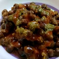 A picture of Chatpatay Kalay Chanay.
