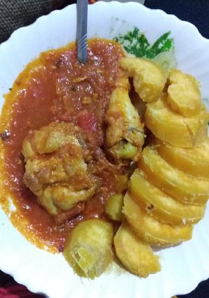 A picture of Sweet potato with chicken stew.