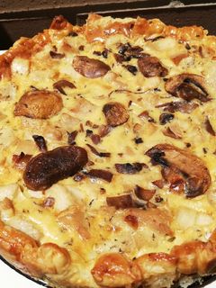 Una foto de Quiche de pollo y champiñones 🍄