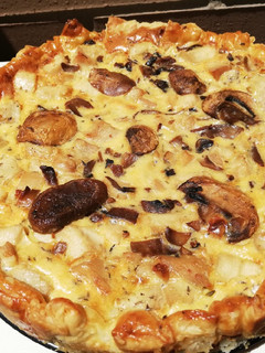 Una foto de Quiche de pollo y champiñones 🍄