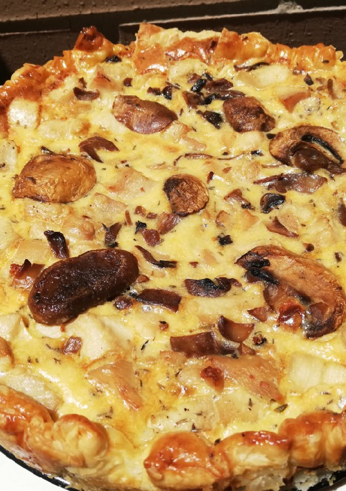 Una foto de Quiche de pollo y champiñones 🍄
