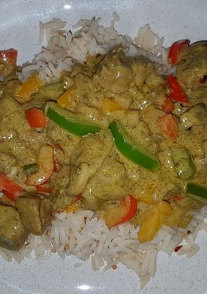 A picture of LeViés Creamy Goulash and Spicy Rice.