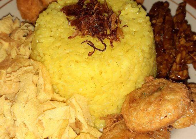 Resep Nasi Kuning Magic Com Oleh Antika Lianti - Cookpad