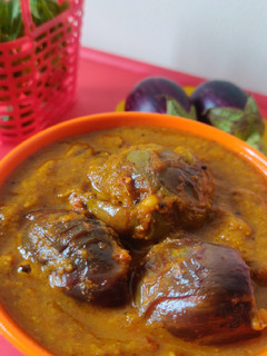 கத்திரிக்காய் புளி குழம்பு (Kathirikkai pulikulambu recipe in tamil) செய்முறை முக்கிய புகைப்படம்