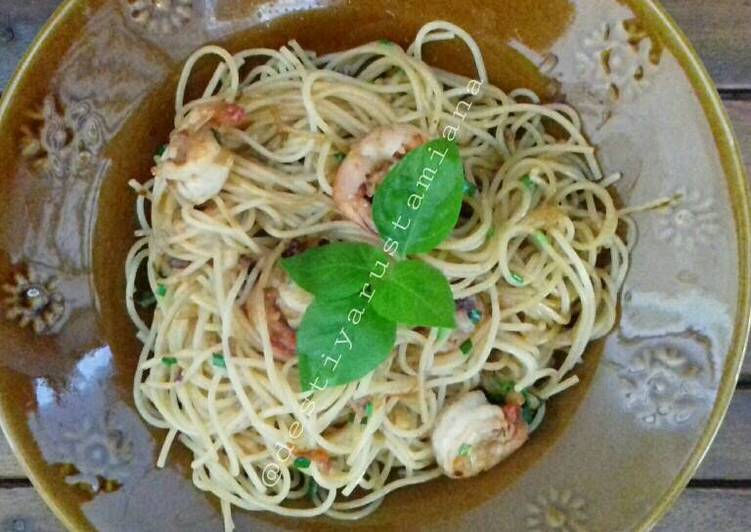 Bagaimana Membuat Spagheti aglio olio with sirmp/ spagheti aglio olio udang, Enak