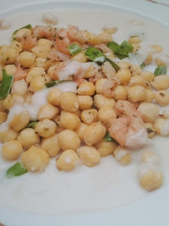 Una foto de Garbanzos con gambas a la crema