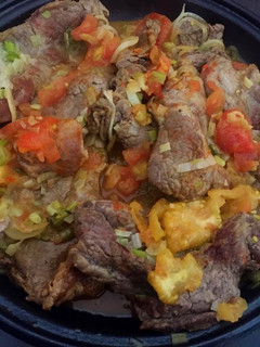 Una foto de Bistec de carne con guiso