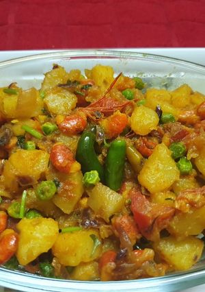 A picture of Prawns with Potato and Green Peas.