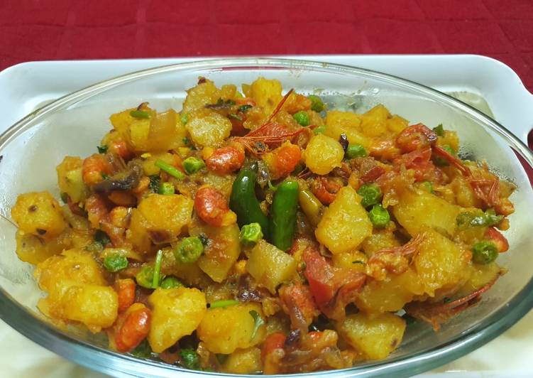 Prawns with Potato and Green Peas