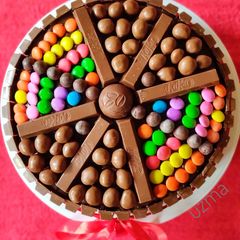 A picture of Kit Kat Cake.