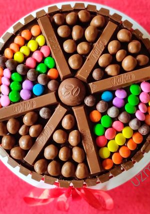 A picture of Kit Kat Cake.