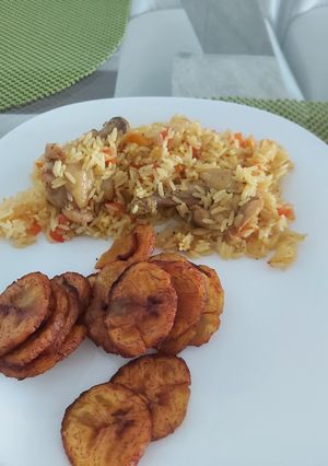 Una foto de Arroz con pollo revuelto 🇻🇪