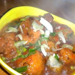 A picture of Veg Manchurian with gravy.