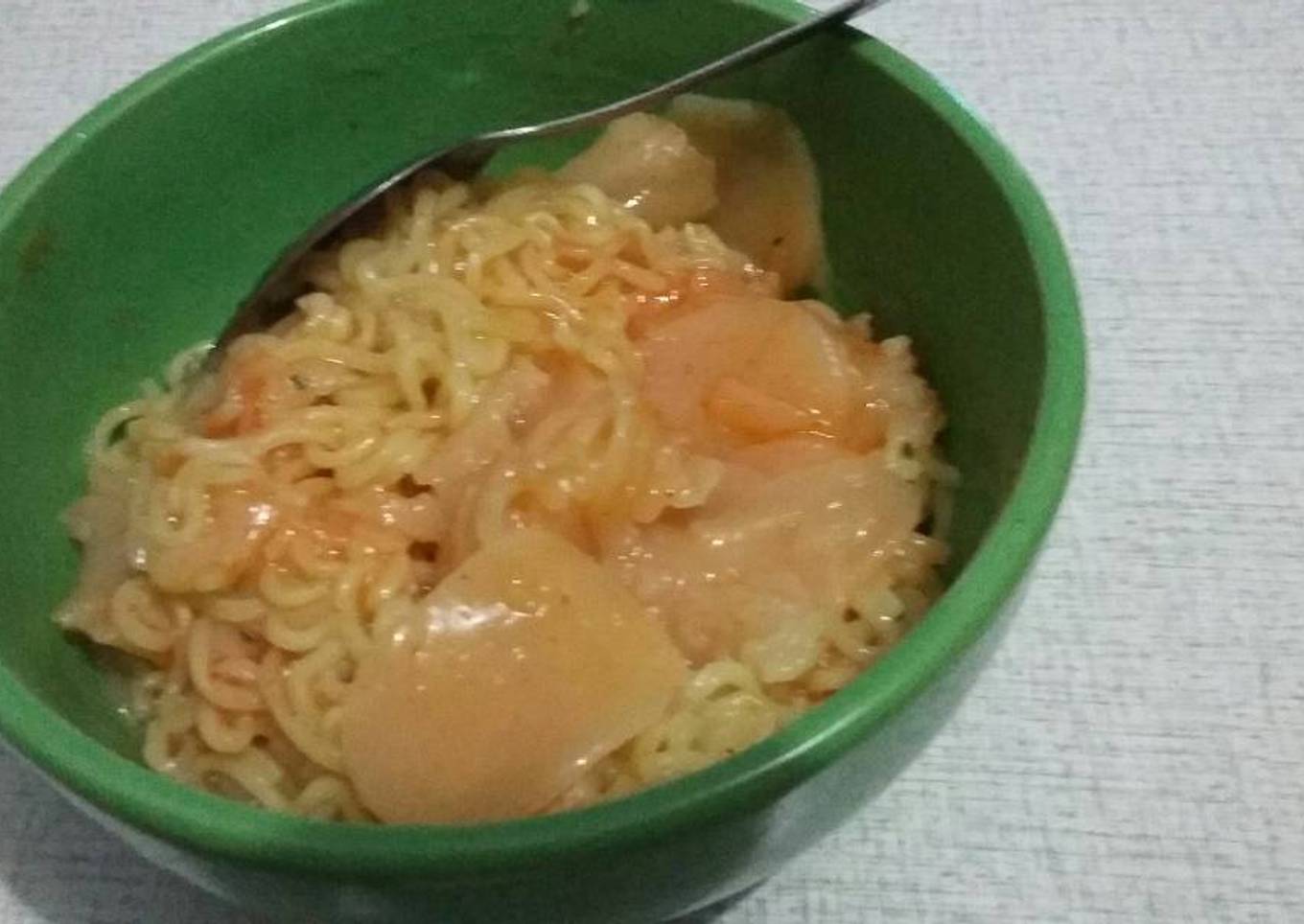 Indomie rebus tanpa kuah + kerupuk rebus π²