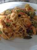 Espagueti con camarones y verduras
