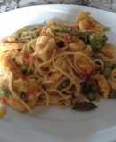 Espagueti con camarones y verduras