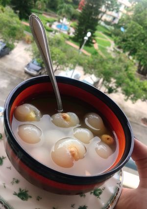 Hình của món Chè hạt sen nhãn lồng.