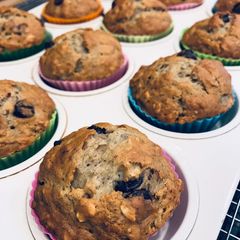 A picture of Chocolate chip banana honey oat muffins.