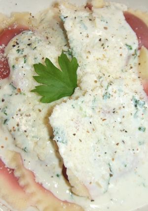 Foto principal de Ravioli de remolacha con salsa de limón
