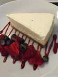 Cheese cake with berry compote